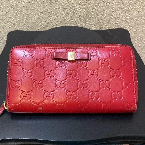Beautiful red Gucci Guccissima bow zip wallet. ❤️ - Picture 3 of 12